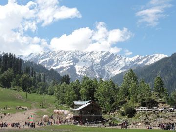 Heart-warming Manali Tour Package for 6 Days 5 Nights from New Delhi