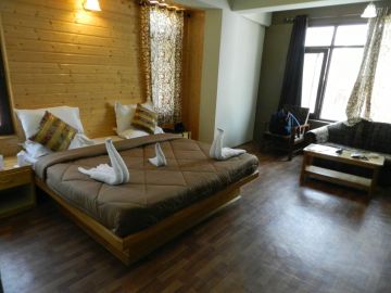 Experience Srinagar Tour Package for 2 Days 1 Night from Pahalgam
