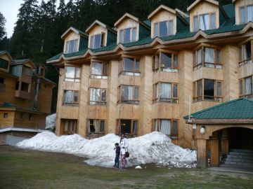 Experience Srinagar Tour Package for 2 Days 1 Night from Pahalgam