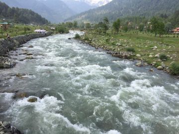 Experience 2 Days Srinagar with Pahalgam Vacation Package
