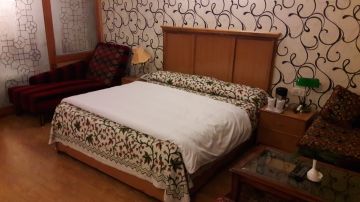 Experience 2 Days Srinagar with Pahalgam Vacation Package