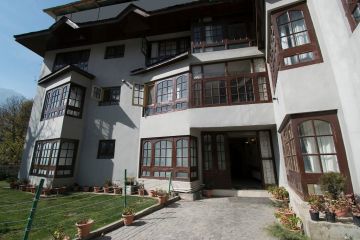 Amazing 2 Days 1 Night Srinagar Vacation Package