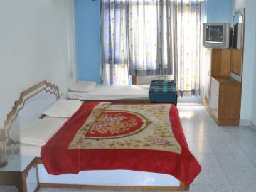 Family Getaway 2 Days Srinagar Vacation Package