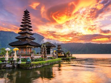 Amazing 5 Days 4 Nights Indonasia Trip Package