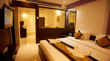 Heart-warming Shirdi Tour Package for 2 Days