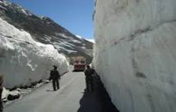 Heart-warming 5 Days 4 Nights Delhi and Manali Trip Package