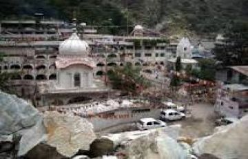 Beautiful 5 Days 4 Nights Delhi with Manali Vacation Package