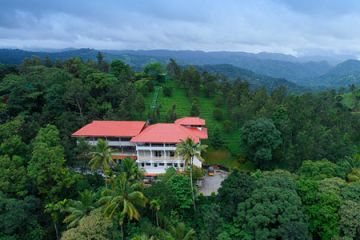 Experience 3 Days Munnar with Cochin Vacation Package