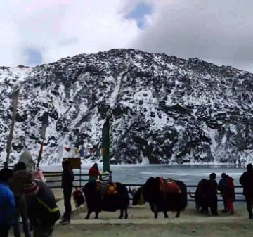 Family Getaway Darjeeling Tour Package for 2 Days from Gangtok