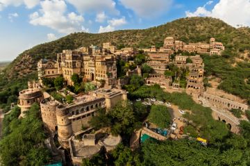 Memorable Neemrana Tour Package for 3 Days