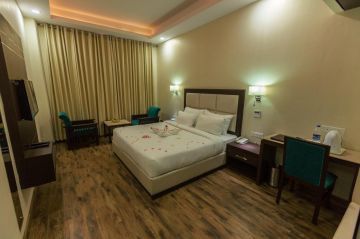 Beautiful 3 Days Delhi with Manali Holiday Package