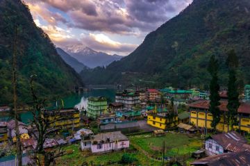Best 5 Days 4 Nights Bagdogra, Lachen, Lachung with Gangtok Tour Package