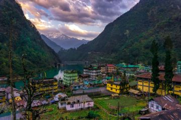 Best 5 Days 4 Nights Bagdogra, Lachen, Lachung with Gangtok Tour Package
