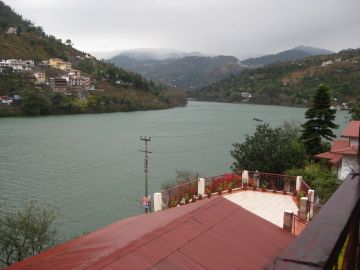 Ecstatic 3 Days Bhimtal and Delhi Holiday Package
