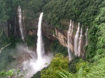 Ecstatic 6 Days 5 Nights Shillong Trip Package