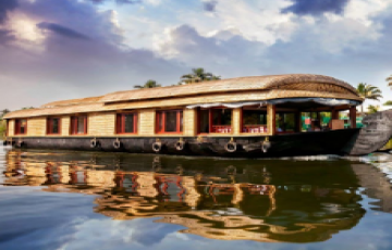 Munnar, Kodaikanal, Thekkady and Alleppey Tour Package from Kovalam