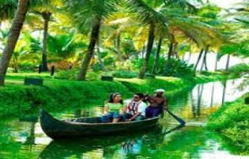 4 Days 3 Nights Kerala, Munnar, Thekkady with Alleppey Tour Package