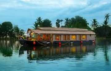 Heart-warming 5 Days 4 Nights Kerala, Munnar, Thekkady with Alleppey Vacation Package