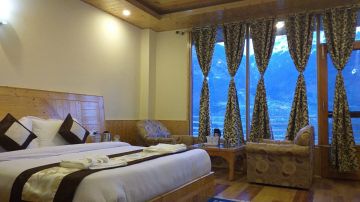 4 Days 3 Nights Manali with Delhi Holiday Package