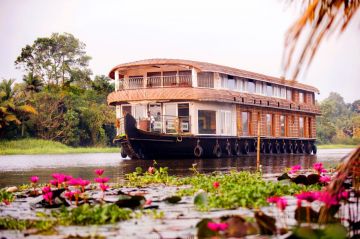 Best 4 Days 3 Nights Munnar, Alleppey and Back To Home Trip Package
