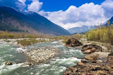 Family Getaway 6 Days 5 Nights Srinagar with Pahalgam Holiday Package