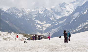 Experience 5 Days 4 Nights Manali and New Delhi Tour Package