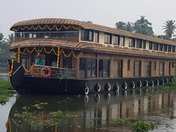 Best 7 Days 6 Nights Munnar, Thekkady and Alleppey Tour Package