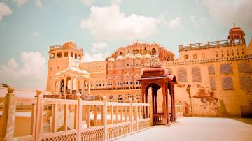 Heart-warming 6 Days 5 Nights Delhi, Agra with Jaipur Tour Package