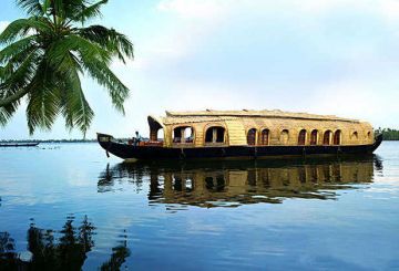 Ecstatic 4 Days Munnar, Alleppey with Cochin Tour Package