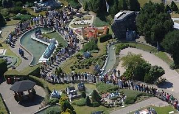 Best 11 Days Europe to Paris Holiday Package