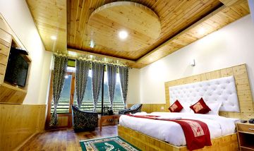 Experience 5 Days 4 Nights Manali and Delhi Holiday Package