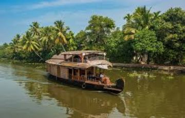 Ecstatic 5 Days 4 Nights Munnar with Alleppey Holiday Package