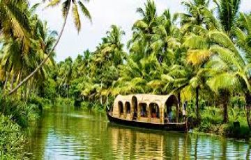 Ecstatic 5 Days 4 Nights Munnar with Alleppey Holiday Package