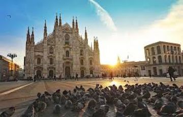 Ecstatic 10 Days 9 Nights Paris, Milan with Venice Holiday Package