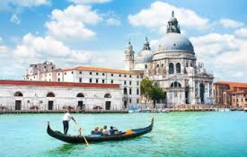 Ecstatic 10 Days 9 Nights Paris, Milan with Venice Holiday Package