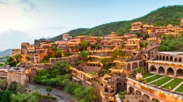 Family Getaway 4 Days Jaipur to Neemrana Holiday Package