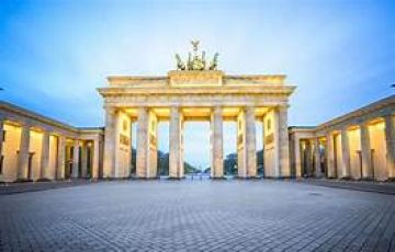 Pleasurable 8 Days Prague, Frankfurt, Amsterdam with Berlin Holiday Package