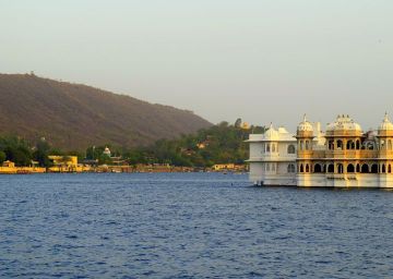 4 Days Udaipur and Mount Abu Holiday Package