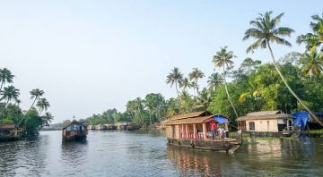 Ecstatic 4 Days 3 Nights Munnar, Vagamon, Alleppey with Cochin Vacation Package