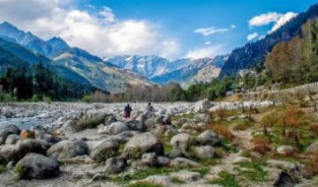 Experience 3 Days Delhi and Solang Valley Holiday Package
