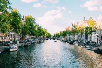 Heart-warming 3 Days 2 Nights Amsterdam Vacation Package