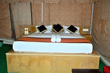 Pleasurable 3 Days Jaisalmer to Jaisalmer Desert Camp Holiday Package