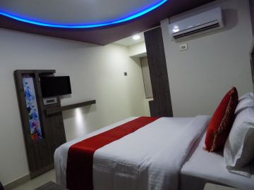 Experience 5 Days 4 Nights Munnar, Thekkady, Alleppey and Kochi Vacation Package