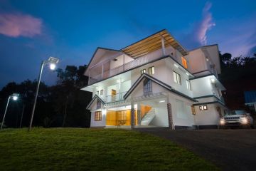 Experience 5 Days 4 Nights Munnar, Thekkady, Alleppey and Kochi Vacation Package