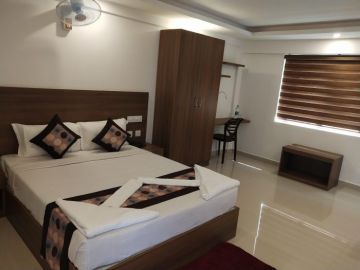 Experience 5 Days 4 Nights Munnar, Thekkady, Alleppey and Kochi Vacation Package