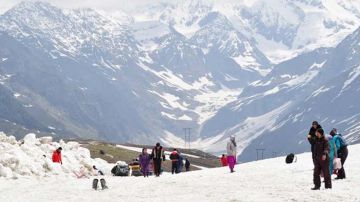 Ecstatic 4 Days 3 Nights Rohtang Pass Holiday Package