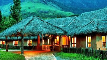 Family Getaway 4 Days 3 Nights Munnar and Alleppey Vacation Package