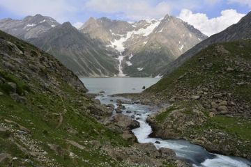 Best 5 Days Nainital, Kausani, Corbett with Delhi Drop Holiday Package