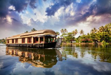 Beautiful 5 Days Munnar, Thekkady, Alleppey with Cochin Trip Package