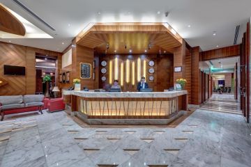 Family Getaway 5 Days Dubai to Delhi Trip Package